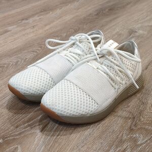 ❤️ Under Armour Cream Athletic Shoes Women's size 6.5 ❤️   LIKE NEW!!!!!!!⚡☄️